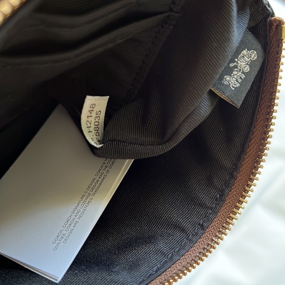 Corner Zip Wristlet In Signature Canvas - Picture 6 of 6